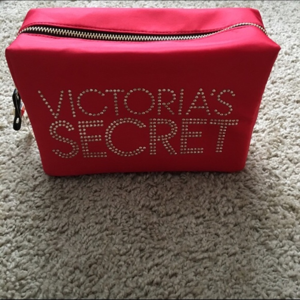 ✨NWT- VS Makeup Bag✨
